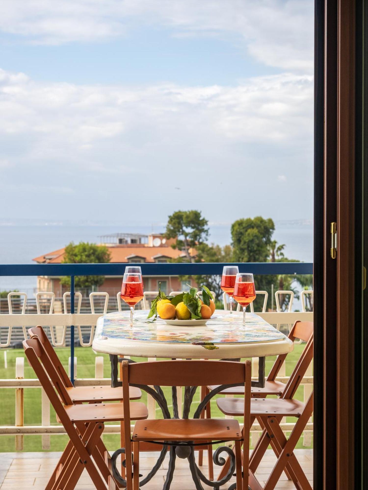 Residenza Le Sirene City Center Sorrento Exterior foto