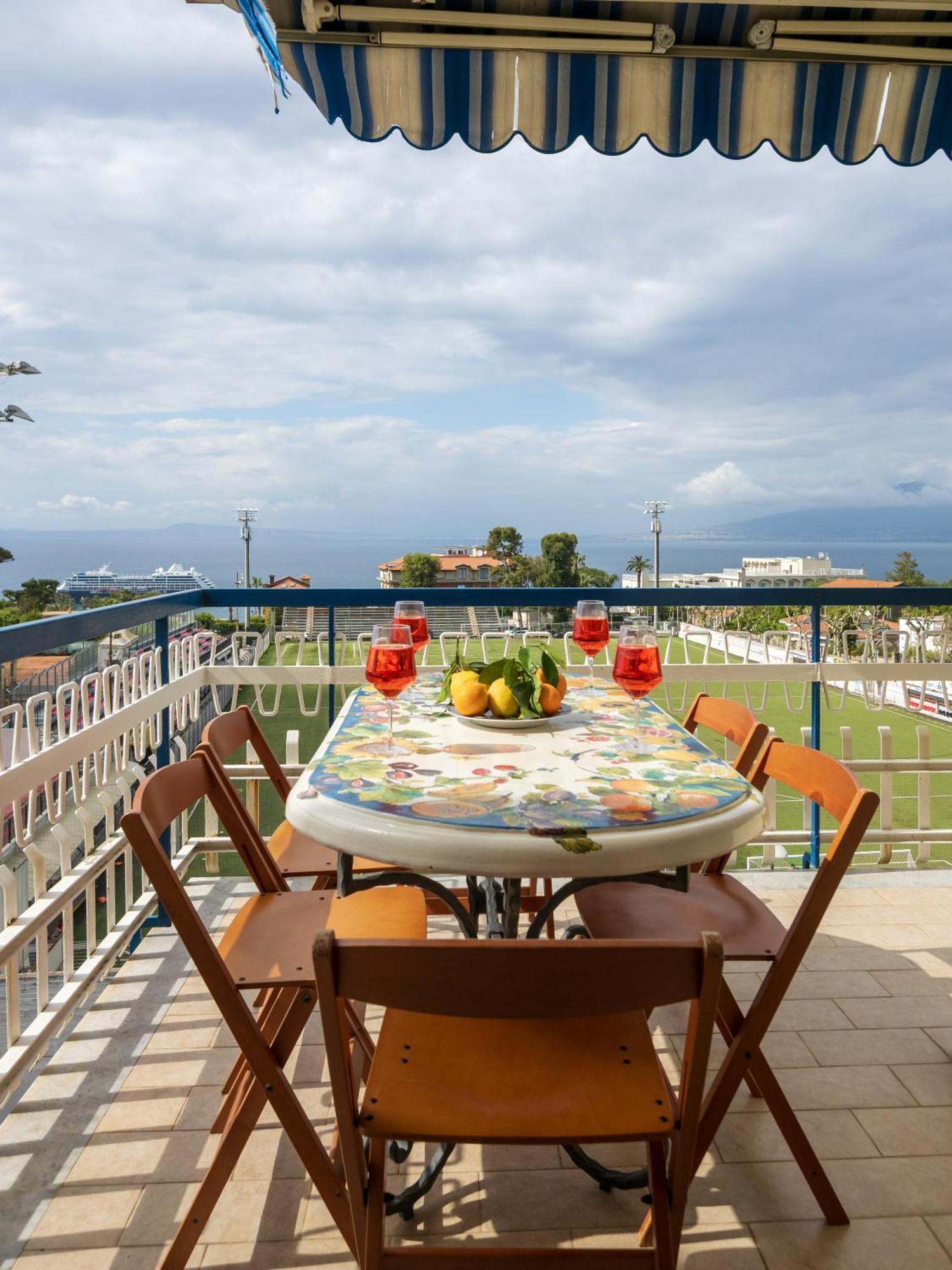 Residenza Le Sirene City Center Sorrento Exterior foto
